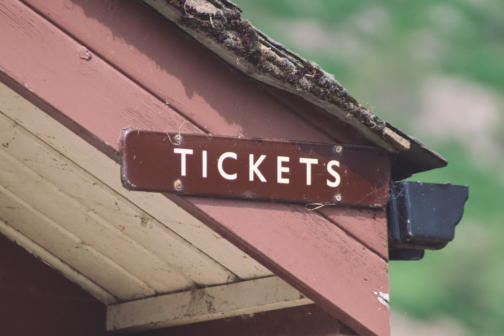 Photo of a wooden ticket sales hut