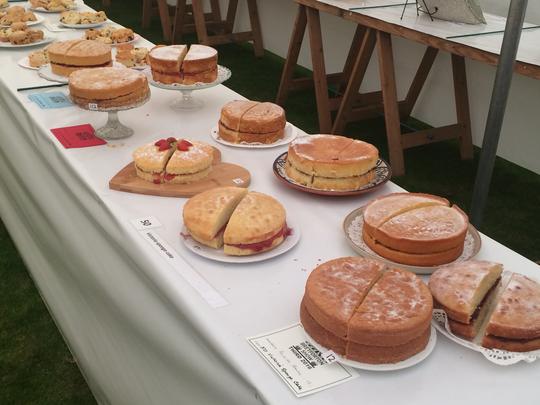 A display of Victoria sponge cakes at Bretforton Show
