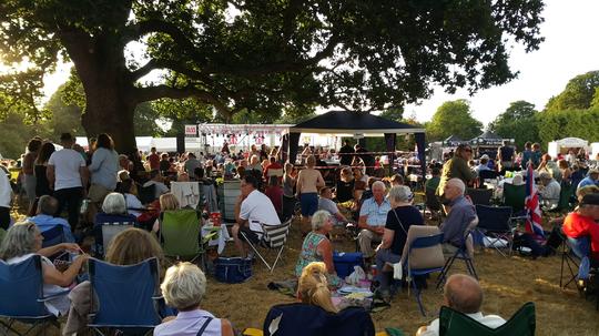 A photo showing the crowds picnicing at Bretforton Silver Band's prom concert